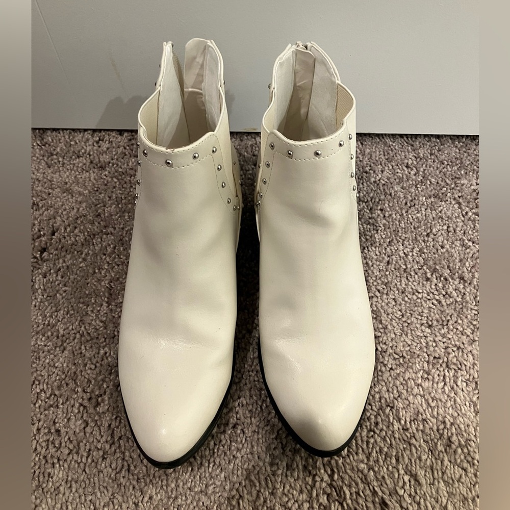 Espirit white bootie size 7.5